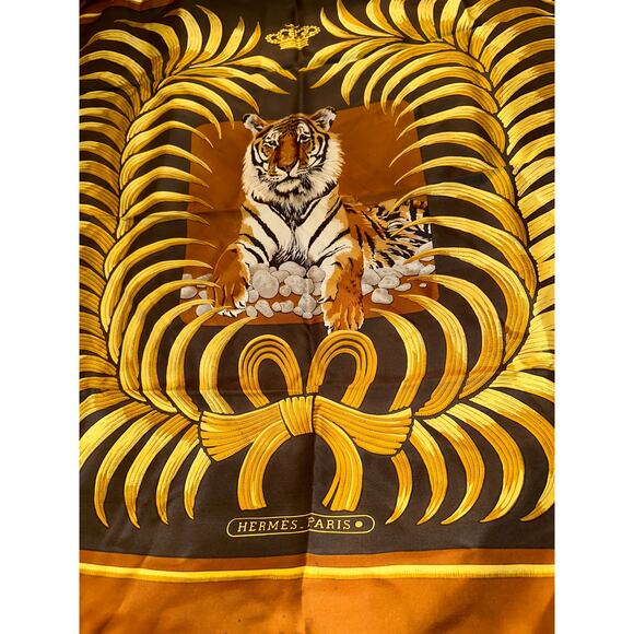 VINTAGE HERMES TIGRE ROYAL SILK SCARF 90cm CARRE COLLECTIBLE SEVENTIES W/ BOX - Picture 4 of 7